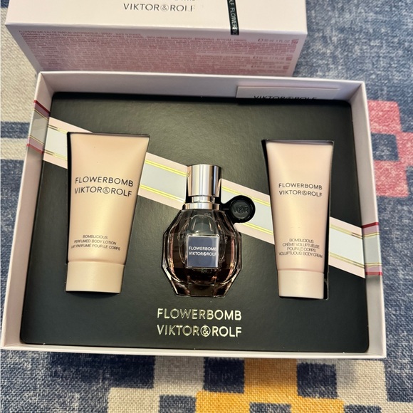 Victor and Rolf Flowerbomb Gift set Perfume